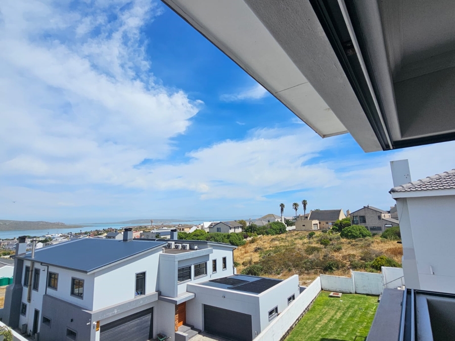 5 Bedroom Property for Sale in Myburgh Park Western Cape